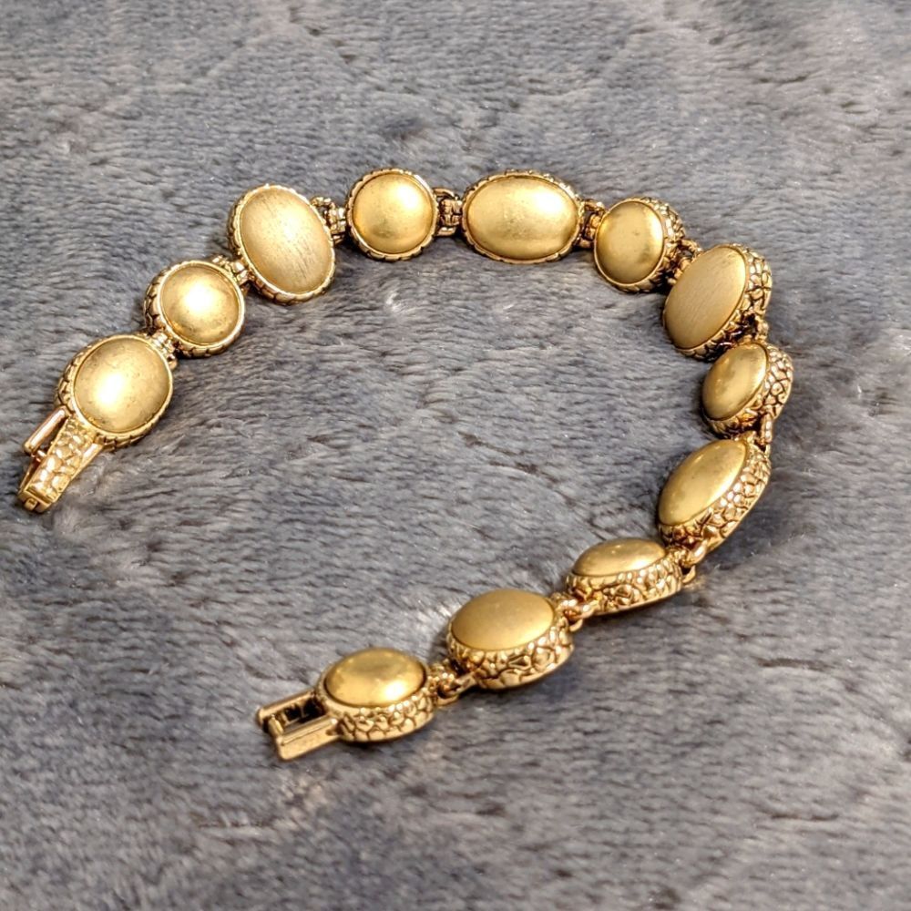 Vintage Liz Claiborne Brushed Goldtone Round & Oval Medallion Bracelet